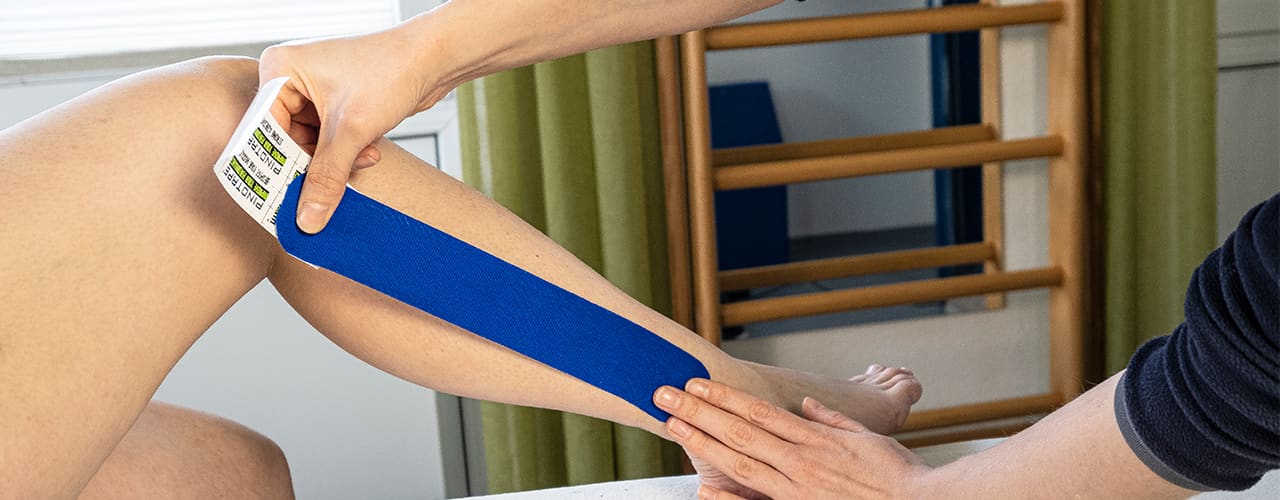 Kinesiotaping Behandlung bei Physiofit Ihre Praxis für Physiotherapie in Neudrossenfeld